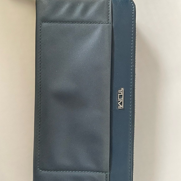 TUMI Voyager Zip around Continental Long Wallet Blue. New without Tags. - Picture 1 of 11